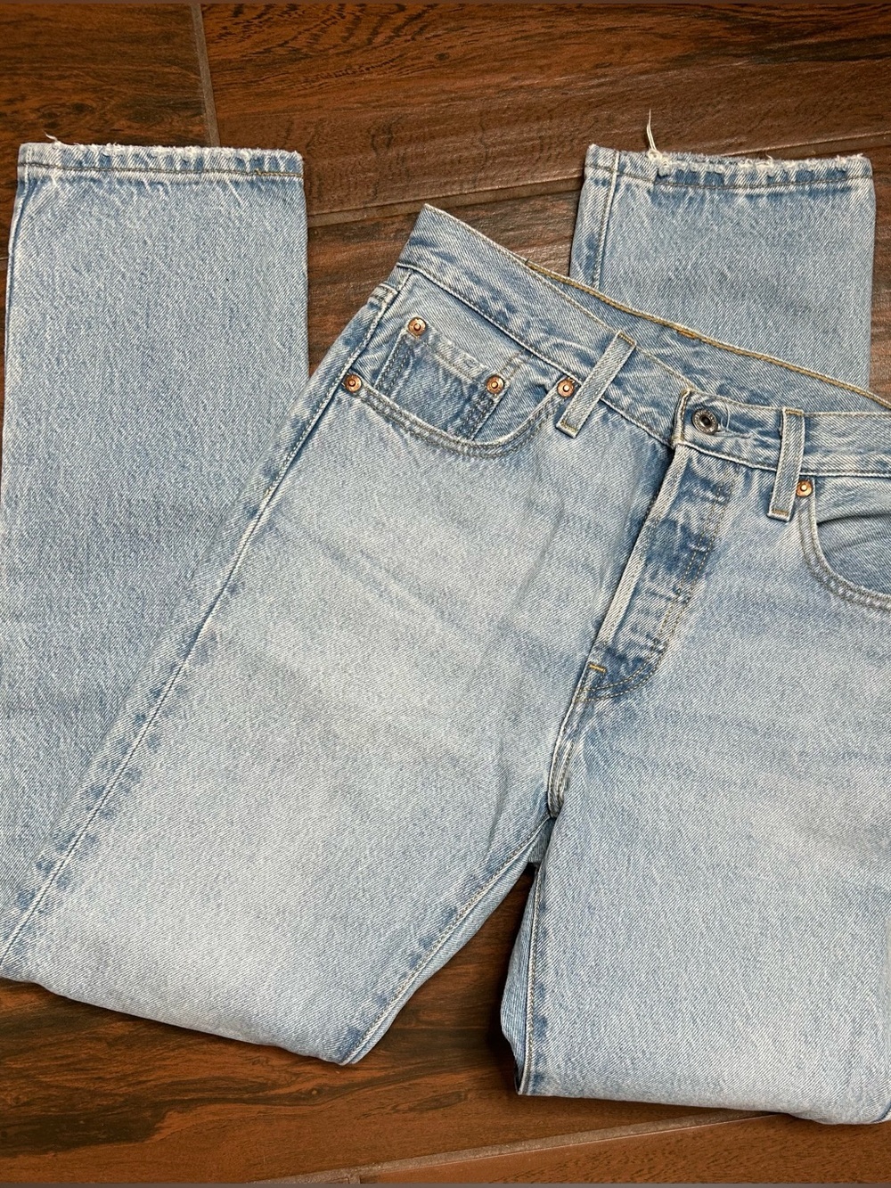 Levi’s Premium Light Wash Straight Leg Denim Jeans Women’s Size 25
